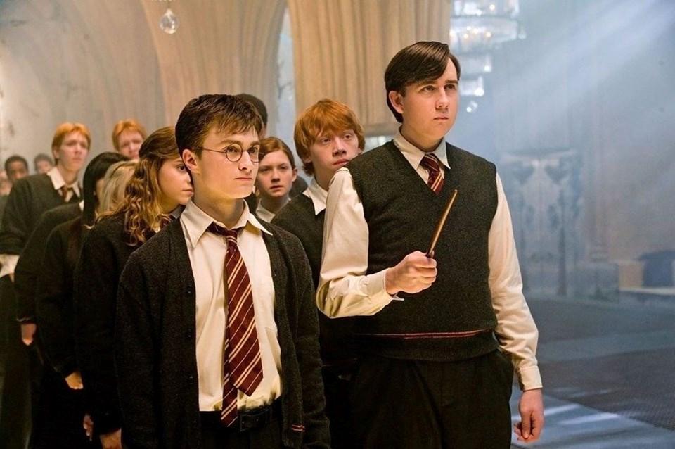 Harry Potter Hayranlarını Şok Edecek! Yeni Dizi, Filmlerden Tamamen Farklı Bir Dünyaya Kapı Açıyor! 1 HBO İmzalı