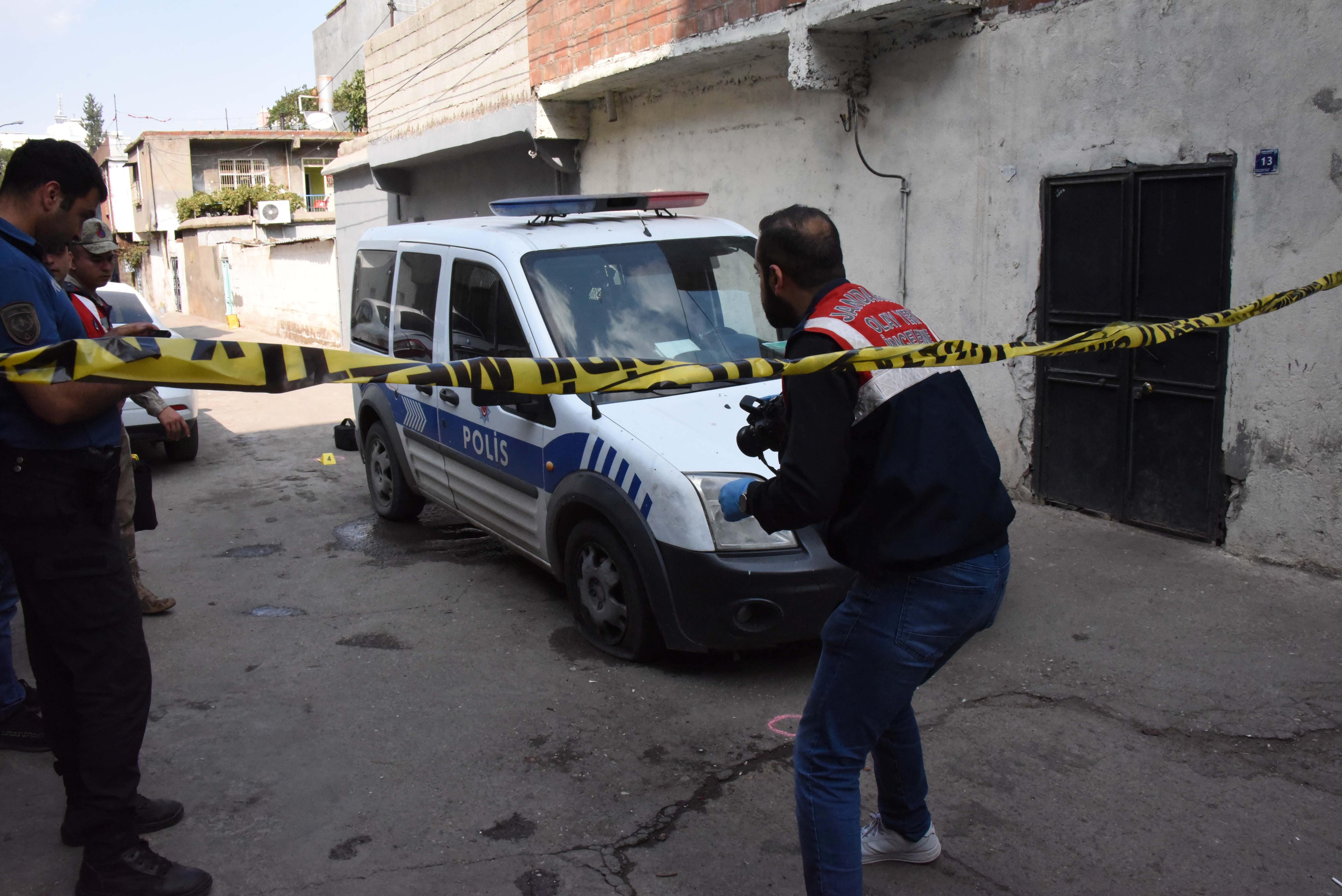 İhbar Üzerine Gelen Polislere Saldırı: Olayın Detayları 2 İhbar Üzerine Gelen Polislere Saldırı: Olayın Detayları
