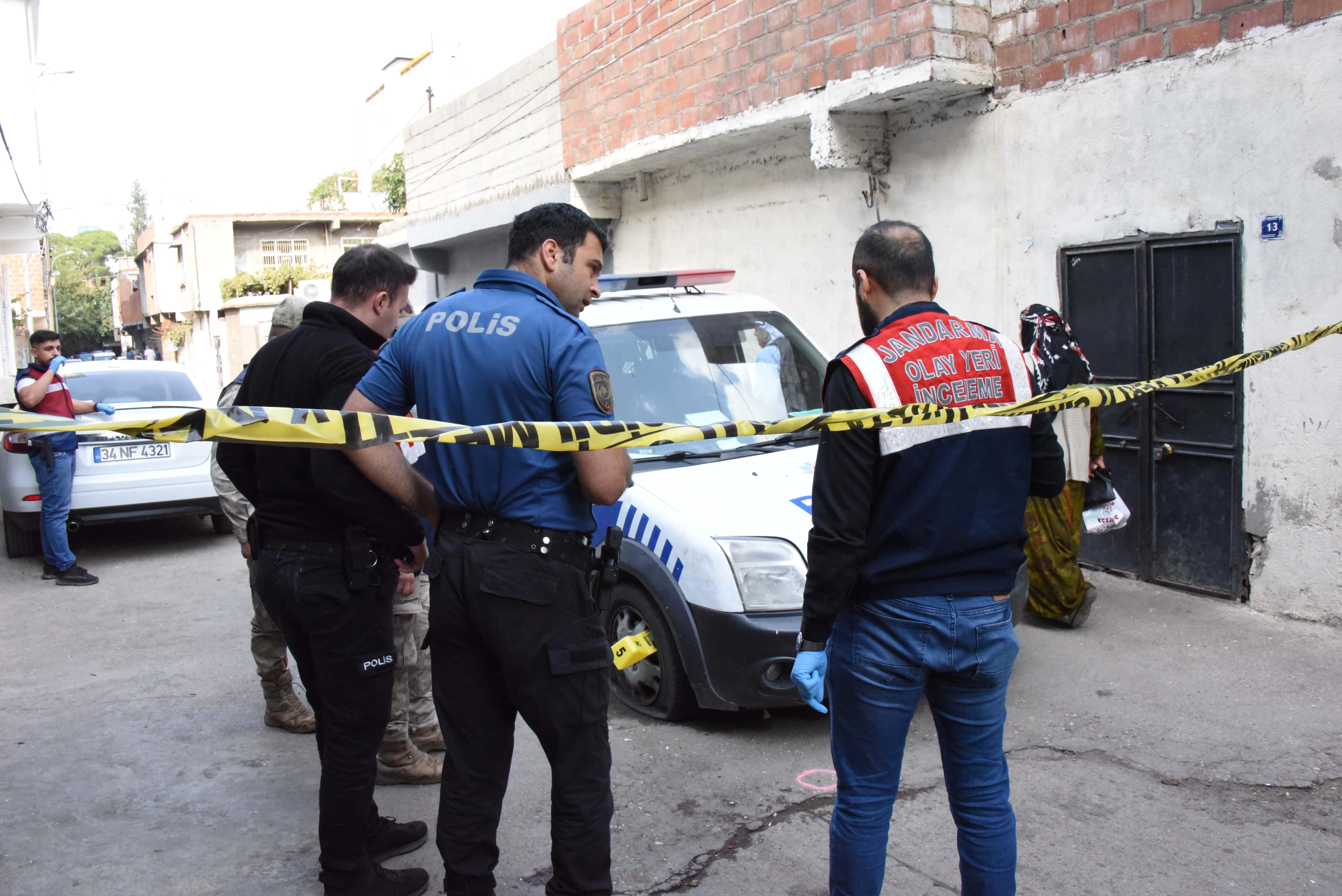 İhbar Üzerine Gelen Polislere Saldırı: Olayın Detayları 3 İhbar Üzerine Gelen Polislere Saldırı: Olayın Detayları