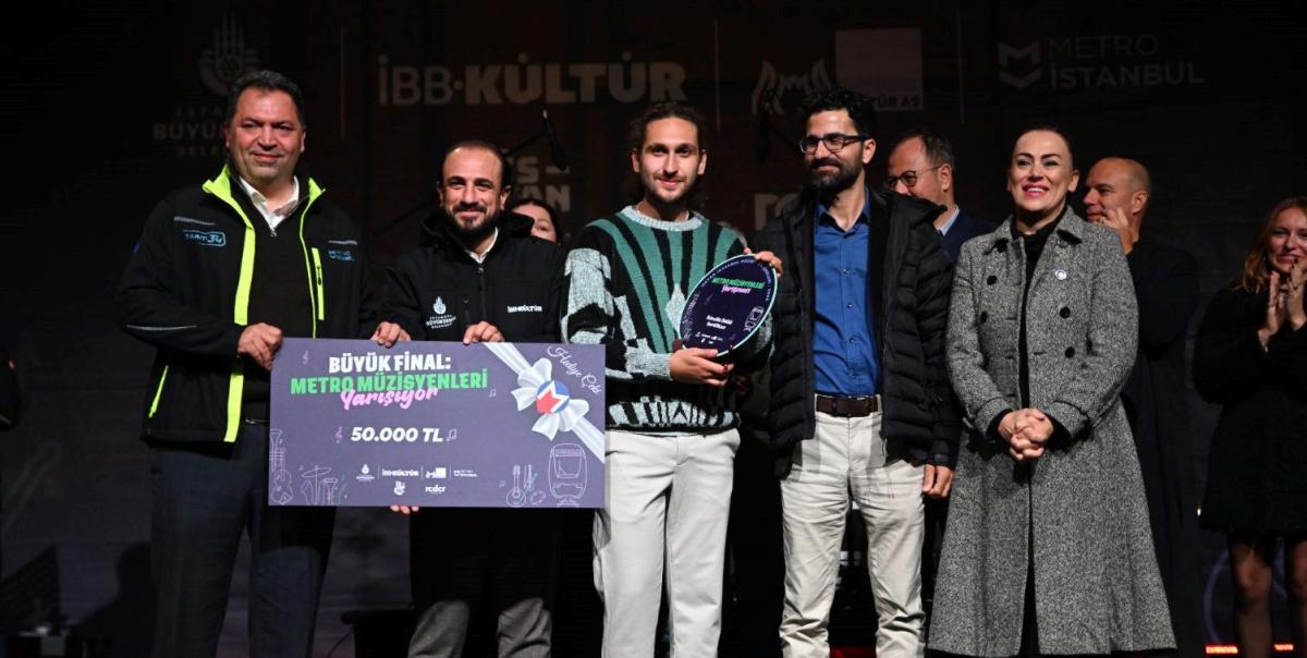İstanbul Metrosunun En İyi 3 Müzisyeni: Bu İsimler Sizi Şaşırtacak! 2 istanbul-metrosunun-en-iyi-3-muzisyeni-bu-isimler-sizi-sasirtacak-ZWkQuJEM.jpg