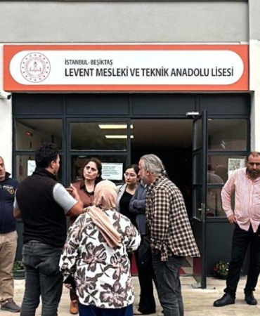 İstanbul'da Lise Öğretmeninin Müdüre Yönelik Silah Çekme Olayı! 3 istanbulda-lise-ogretmeninin-mudure-yonelik-silah-cekme-olayi-Hmdg3NUc.jpg