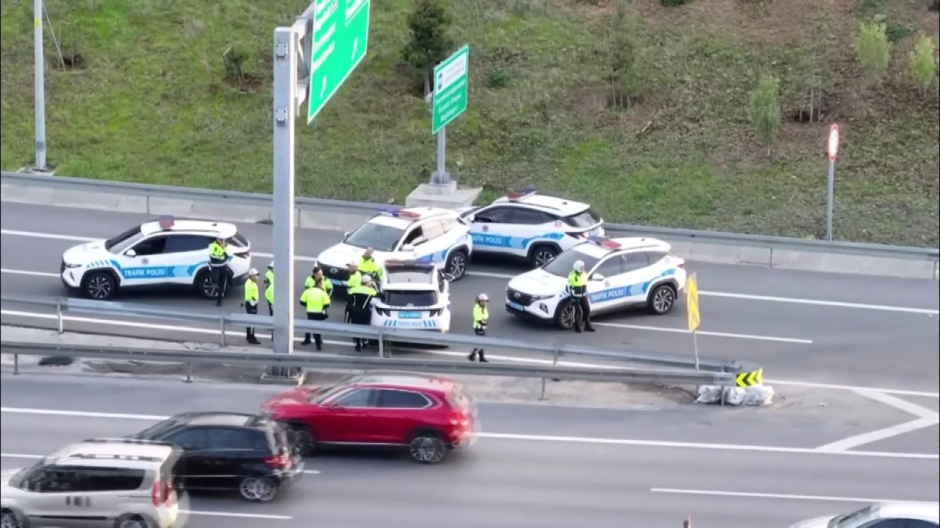 İstanbul'da Sinema Gibi Anlar: Kaçanlar ve Peşindeki Polis 1 İstanbul'da Motosikletli Gruba Operasyon