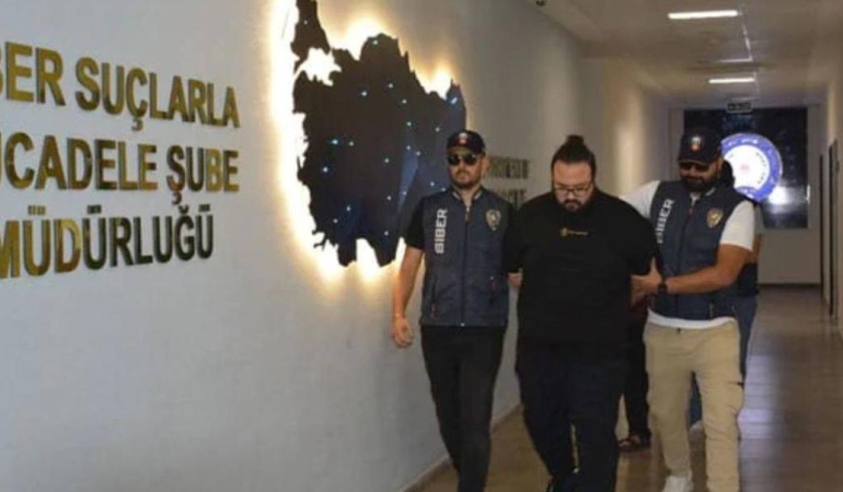 Jahreine İçin Müstehcen Yayın Davası Başlatıldı 6 jahreine-icin-mustehcen-yayin-davasi-baslatildi-YflqITqD.jpg