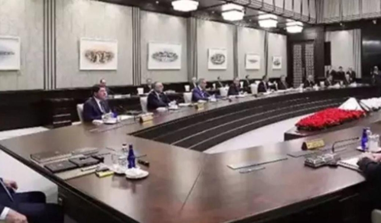 Kabine Toplantısında Artan Şiddet Olaylarına Karşı Alınan Sert Önlemler 1 kabine-toplantisinda-artan-siddet-olaylarina-karsi-alinan-sert-onlemler-AljbAu4r.jpg