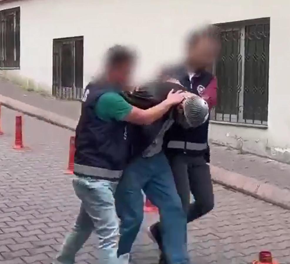Kızını Bıçaklayarak Öldüren Babanın Şok Edici İfadesi Ortaya Çıktı 3 Salondaki Gerginlik