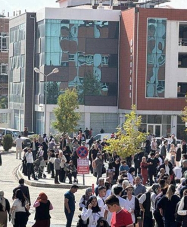 Malatya Merkezli Depremde Üç İl ve Üç Bina Zarar Gördü 4 malatya-merkezli-depremde-uc-il-ve-uc-bina-zarar-gordu-ttj8l9Uk.jpg