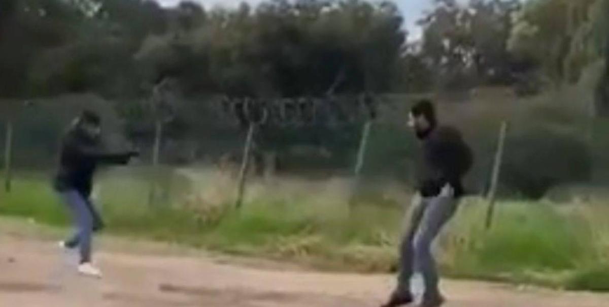 Mersin'de Silahlı Saldırı: Korkunç Anlar Videoya Kaydedildi 2 mersinde-silahli-saldiri-korkunc-anlar-videoya-kaydedildi-XO4cOJTy.jpg