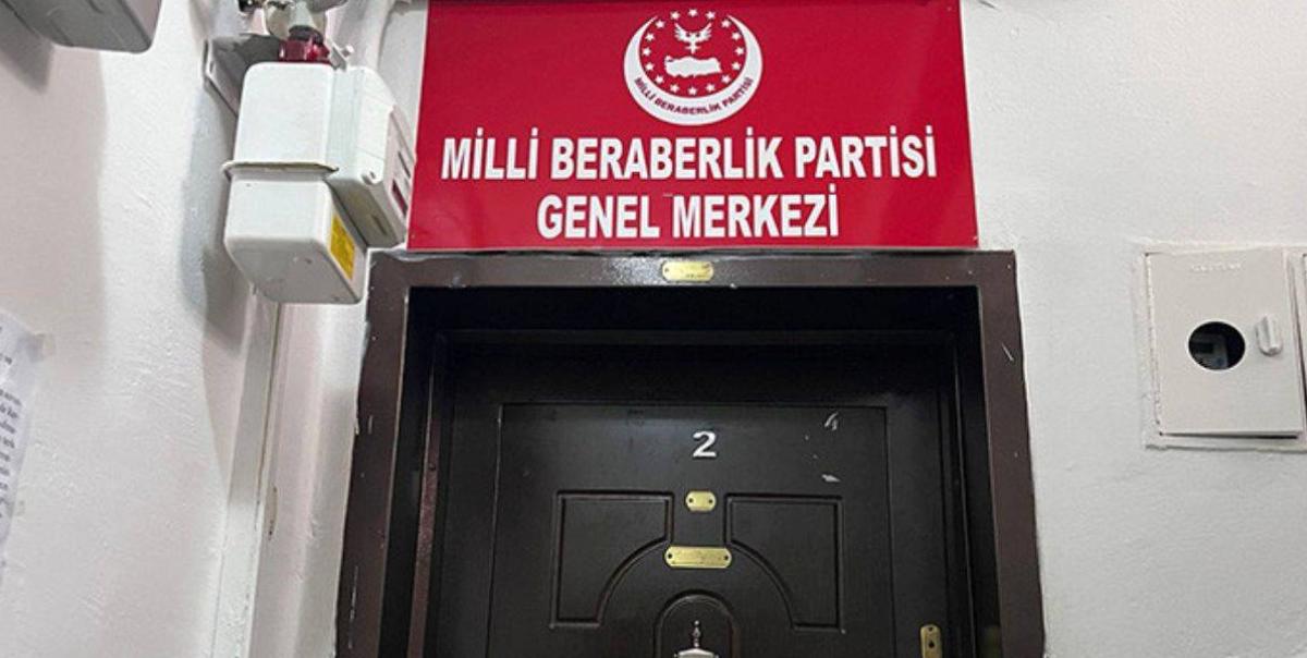 Polis Giremez: Parti Genel Merkezinde Uyuşturucu Ticareti Skandalı! 4 polis-giremez-parti-genel-merkezinde-uyusturucu-ticareti-skandali-UPLGiQ3g.jpg