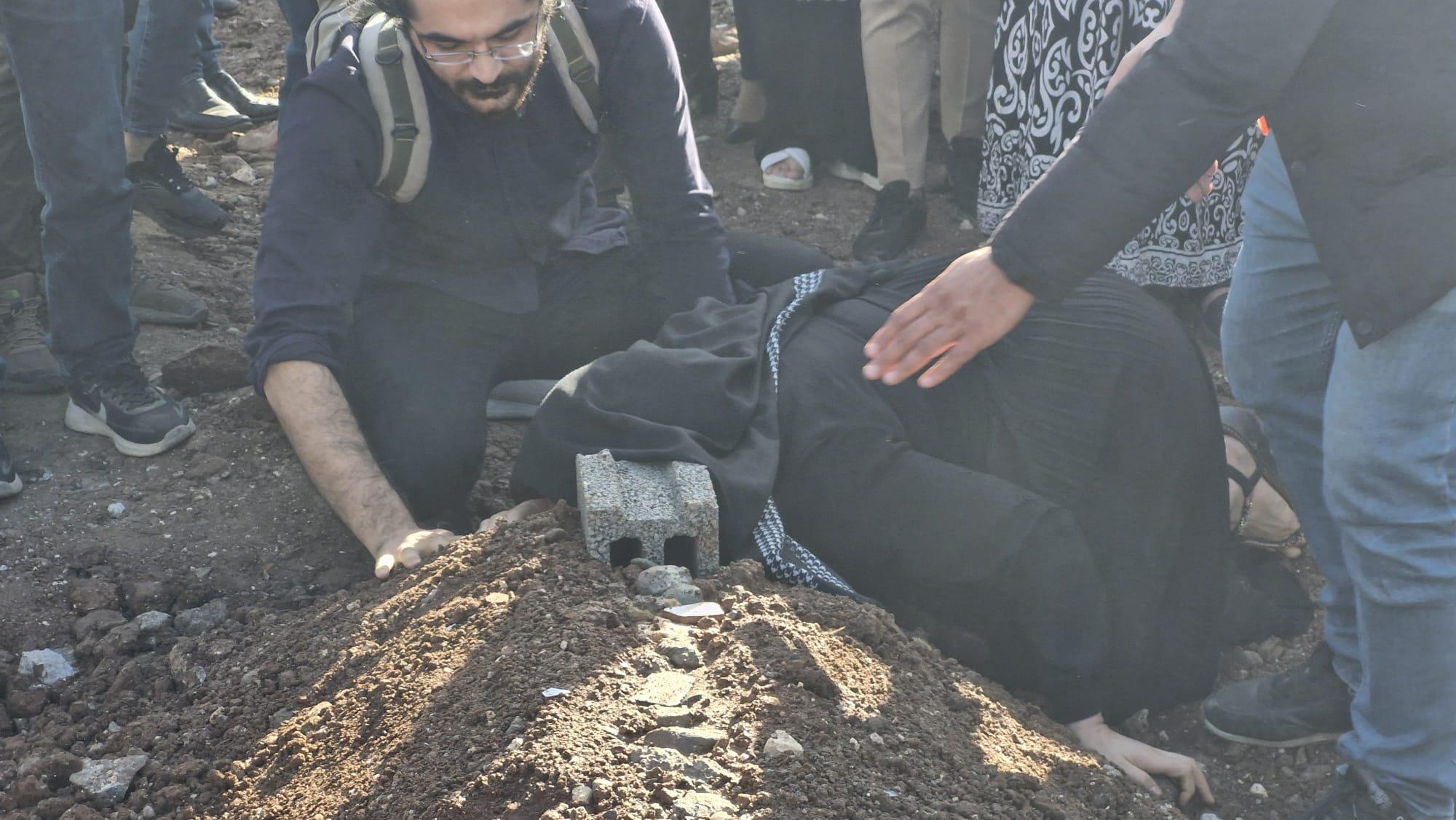 Rojin'in Vanda Bulunan Cenazesi Diyarbakır'da Görkemli Bir Törenle Toprağa Verildi 5 Cenaze Töreni ve Aile Bireylerinin Yaşadığı Acı