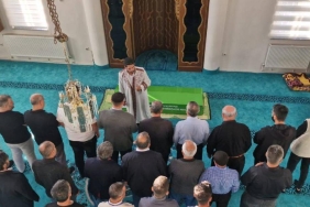Rojin'in Vanda Bulunan Cenazesi Diyarbakır'da Görkemli Bir Törenle Toprağa Verildi 8 rojinin-vanda-bulunan-cenazesi-diyarbakirda-gorkemli-bir-torenle-topraga-verildi-gMsEPje3.jpg