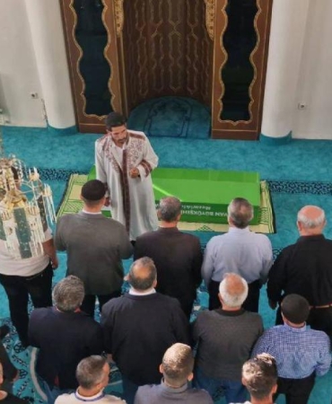 Rojin'in Vanda Bulunan Cenazesi Diyarbakır'da Görkemli Bir Törenle Toprağa Verildi 3 rojinin-vanda-bulunan-cenazesi-diyarbakirda-gorkemli-bir-torenle-topraga-verildi-gMsEPje3.jpg