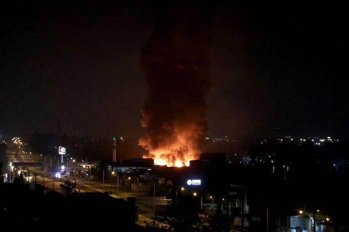 Sakarya'da Yangın Felaketi: Kauçuk Fabrikasındaki Alevler 5 İş Yerine Sıçradı! 4 Yangının Sebebi Araştırılıyor