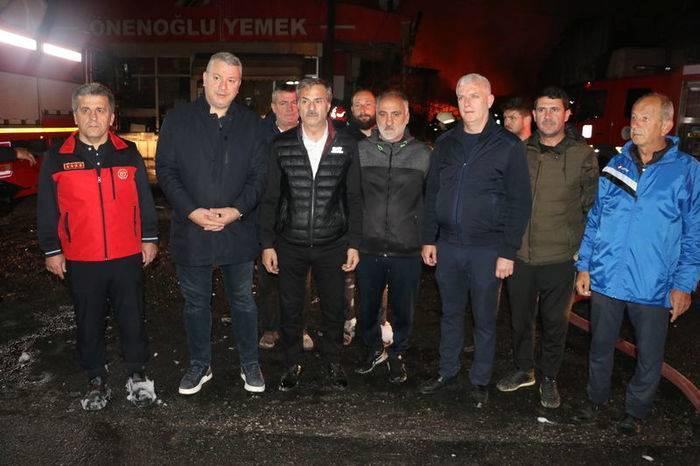 Sakarya'da Yangın Felaketi: Kauçuk Fabrikasındaki Alevler 5 İş Yerine Sıçradı! 5 Yangınla Mücadele ve Zararların Telafisi