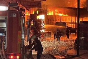 Sakarya'da Yangın Felaketi: Kauçuk Fabrikasındaki Alevler 5 İş Yerine Sıçradı! 6 sakaryada-yangin-felaketi-kaucuk-fabrikasindaki-alevler-5-is-yerine-sicradi-BG2ibcuB.jpg
