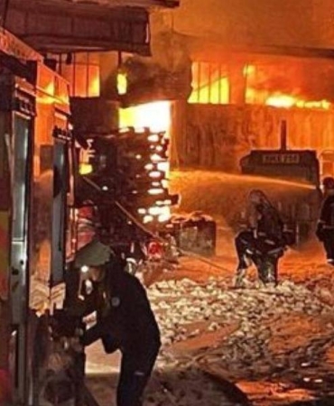 Sakarya'da Yangın Felaketi: Kauçuk Fabrikasındaki Alevler 5 İş Yerine Sıçradı! 9 sakaryada-yangin-felaketi-kaucuk-fabrikasindaki-alevler-5-is-yerine-sicradi-BG2ibcuB.jpg