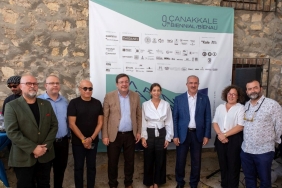 Sanat Tutkunları Dikkat! 9. Çanakkale Bienali'nde Kaçırılmayacak Anlar Sizi Bekliyor! 11 sanat-tutkunlari-dikkat-9-canakkale-bienalinde-kacirilmayacak-anlar-sizi-bekliyor-HhHvWxuu.jpg