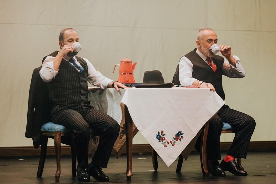 Şaşırtıcı Başlangıç: 28. İstanbul Tiyatro Festivali, Müfettişler Oyunuyla Tiyatro Dünyasında Yeni Bir Dönemi Mi Başlatıyor? 1 Festival Detayları