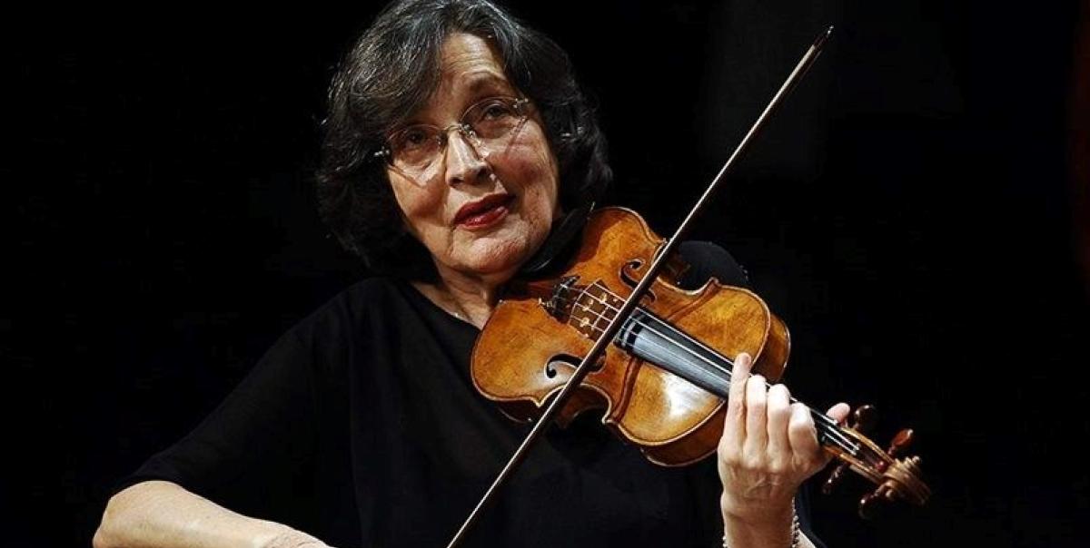 Suna Kan'ın Doğum Gününde Düzenlenen Keman Konseri: Sanat Dünyasının Efsanevi İsimlerinin Buluştuğu Unutulmaz Anlar! 5 suna-kanin-dogum-gununde-duzenlenen-keman-konseri-sanat-dunyasinin-efsanevi-isimlerinin-bulustugu-unutulmaz-anlar-WnOE3VF3.jpg