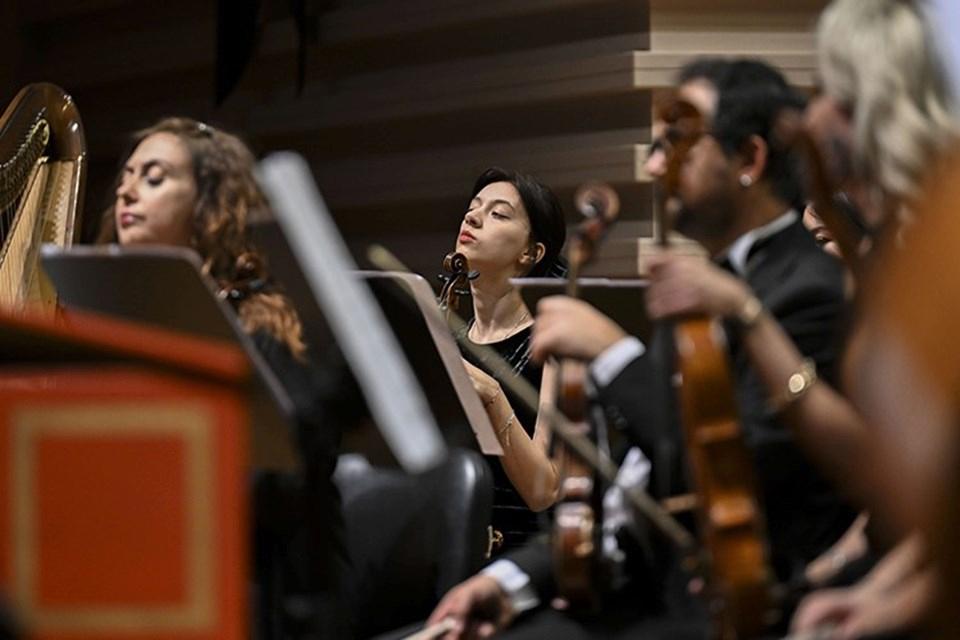 Suna Kan'ın Doğum Gününde Düzenlenen Keman Konseri: Sanat Dünyasının Efsanevi İsimlerinin Buluştuğu Unutulmaz Anlar! 3 Suna Kan'ın Doğum Gününde Düzenlenen Keman Konseri: Sanat Dünyasının Efsanevi İsimlerinin Buluştuğu Unutulmaz Anlar!