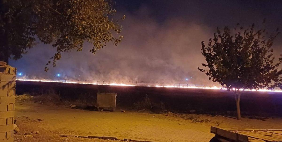 Suriye'de Muhalifler Arasında Şiddetli Çatışmalar; Kilis'e İki Havan Mermisi Düşmesi 2 suriyede-muhalifler-arasinda-siddetli-catismalar-kilise-iki-havan-mermisi-dusmesi-dzSgzerr.jpg