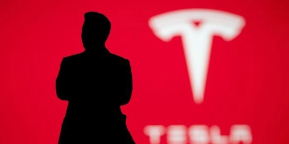 Tesla’nın 2,4 Milyon Aracında Gizli Tehlike: İncelemeler Başlatıldı!