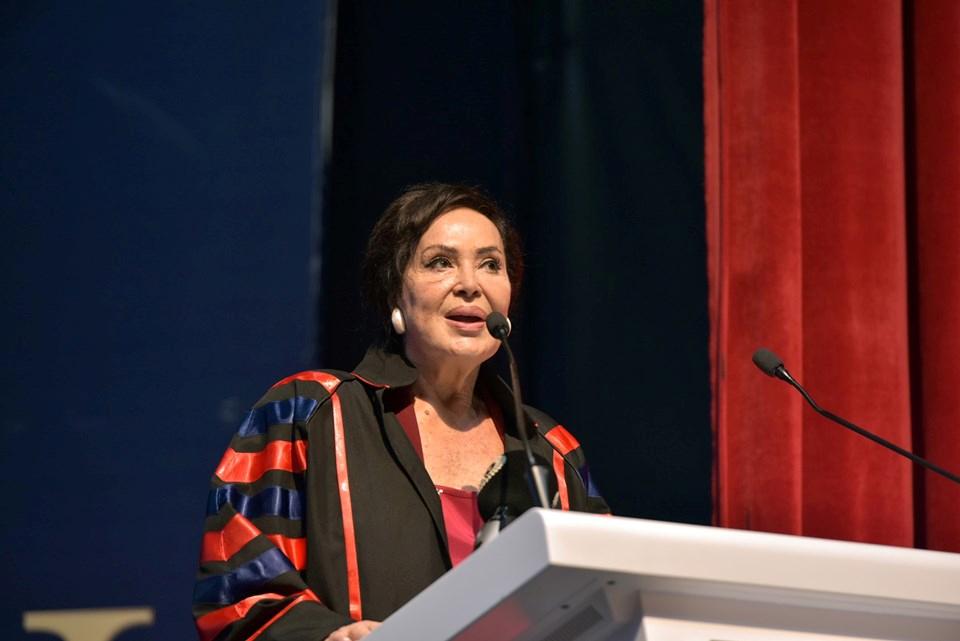 Türkan Şoraya Verilen Fahri Doktora Ünvanı: Sanat Dünyasının İkonu, Akademik Dünyayı Şaşırttı! 1 Türkan Şoray'a Fahri Doktora Unvanı Verildi