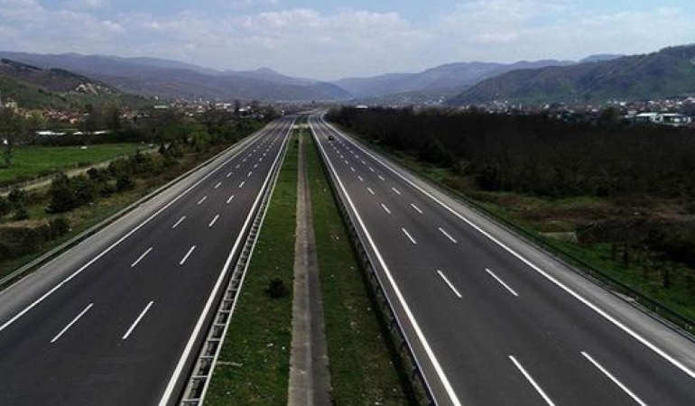 Türkiye'nin Yol Ağı 50 Bin Kilometreye Ulaşarak Geleceğin Yollarını Aydınlatıyor! 6 turkiyenin-yol-agi-50-bin-kilometreye-ulasarak-gelecegin-yollarini-aydinlatiyor-G6cwvQU8.jpg