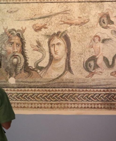 Zeugma Mozaik Müzesi'nde Ziyaretçi Sayısında Tarihi Rekor: Bu Büyülü Yer Hakkında Bilmeniz Gereken 5 Şey! 9 zeugma-mozaik-muzesinde-ziyaretci-sayisinda-tarihi-rekor-bu-buyulu-yer-hakkinda-bilmeniz-gereken-5-VZGPLaY1.jpg
