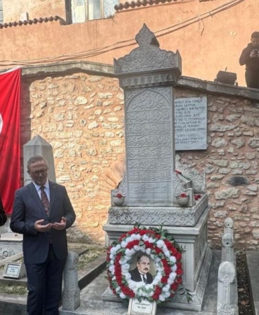 ziya-gokalpin-kabri-basinda-anma-toreni-unutulmaz-anlarin-ardindaki-derin-anlam-WfHiihAN.jpg