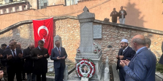 Ziya Gökalp’in Kabri Başında Anma Töreni: Unutulmaz Anların Ardındaki Derin Anlam!