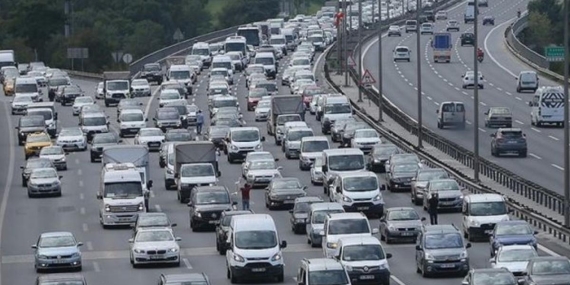 2025’te Otomobil Sektöründe Şok Edici Düşüşler Beklenmiyor!