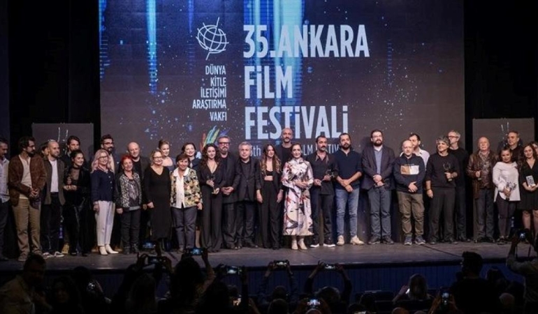 35. Ankara Film Festivali'nde Ödüllerle Dolu Gece: Hangi Yapımlar Göz Doldurdu? 1 35-ankara-film-festivalinde-odullerle-dolu-gece-hangi-yapimlar-goz-doldurdu-eePqKVCK.jpg