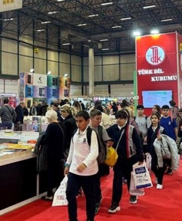41. Uluslararası İstanbul Kitap Fuarı'nda 500 Bini Aşkın Kitapseverin Buluştuğu Unutulmaz Anlar! 10 41-uluslararasi-istanbul-kitap-fuarinda-500-bini-askin-kitapseverin-bulustugu-unutulmaz-anlar-rPgVJvTh.jpg