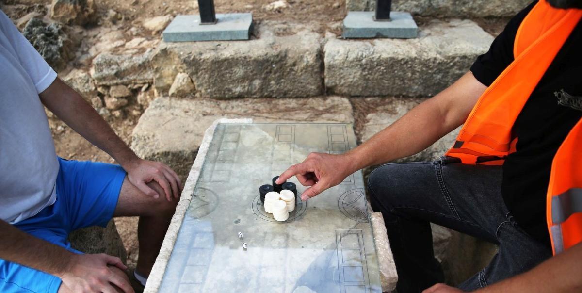 Alanya'nın Gizli Hazinesi: Syedra Antik Kenti'nde Roma Tavlası Oyununun Sıradışı Canlanışı! 3 alanyanin-gizli-hazinesi-syedra-antik-kentinde-roma-tavlasi-oyununun-siradisi-canlanisi-BD7fvsKb.jpg