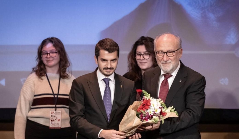 ankara-tiyatro-festivalinde-altan-erkekliye-verilen-onur-odulu-sanat-dunyasini-saskina-ceviren-bir-olay-jaG1mvCS.jpg