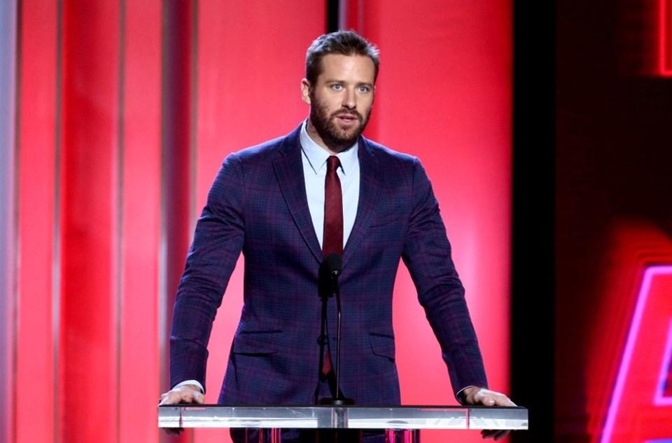 Armie Hammer'ın Şaşırtıcı Dönüşü: Sinemaya Geri Dönüşüyle İlgili Bilmeniz Gereken 7 Şey! 1 Olayların Ardında: Hammer’ın Kariyerine Etkileri