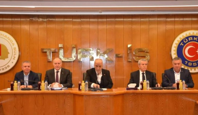 Asgari Ücret İçin Meclis'e Akın! Türk-İş, Hak-İş ve DİSK Birleşti! 6 asgari-ucret-icin-meclise-akin-turk-is-hak-is-ve-disk-birlesti-YzPX3blf.jpg