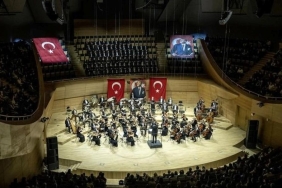 Atatürk İçin Çalınan Melodiler: Cumhurbaşkanlığı Senfoni Orkestrası’ndan Unutulmaz Bir Gece! 5 ataturk-icin-calinan-melodiler-cumhurbaskanligi-senfoni-orkestrasindan-unutulmaz-bir-gece-efbbjLWg.jpg