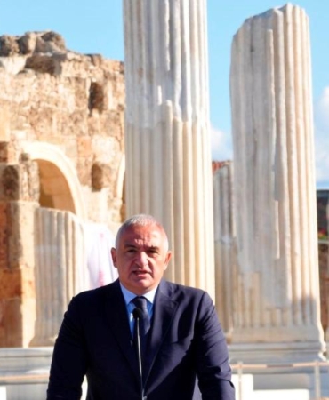 Bakan Ersoy'dan Şok Açıklama: Türk Arkeolojisini Hızla Yükselten Stratejilerle Uluslararası Arenada Nasıl Fark Yarattık? 3 bakan-ersoydan-sok-aciklama-turk-arkeolojisini-hizla-yukselten-stratejilerle-uluslararasi-arenada-nasil-fark-yarattik-juy9ZlzB.jpg