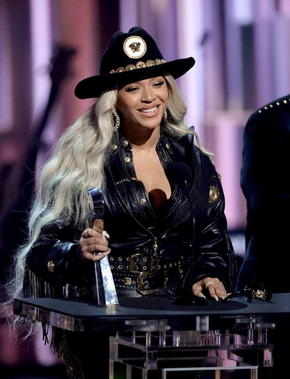 Beyonce'nin Grammy Ödülü Kazanan Şarkıları Artık Üniversite Dersinde! İşte Neden Kaçırmamanız Gereken 5 Sebep! 1 Beyoncé'nin Müzik ve Kültür Üzerindeki Etkisi: Yale Üniversitesi'nde Yeni Bir Ders