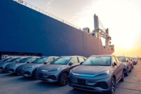 BYD'den Tarihi Satış Rekoru: Elektrikli Araç Pazarını Salladı! 2 bydden-tarihi-satis-rekoru-elektrikli-arac-pazarini-salladi-excyi5Mp.jpg