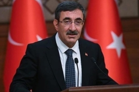 Cumhurbaşkanlığı Koltuğuna Cevdet Yılmaz Vekalet Edecek: Türkiye'de Siyasi Bir Dönüm Noktası! 4 cumhurbaskanligi-koltuguna-cevdet-yilmaz-vekalet-edecek-turkiyede-siyasi-bir-donum-noktasi-waDpdFEx.jpg
