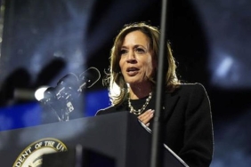 Harris'ten Trump'a Şok Tebrik! Politika Arenasında Sıcak Gelişmeler! 4 harristen-trumpa-sok-tebrik-politika-arenasinda-sicak-gelismeler-r1ADOZOs.jpg