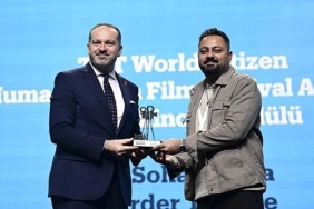İnsanlığın Kalbine Dokunan Anlar: 6. İnsani Film Festivali'nde Şaşırtıcı Ödüller Sahiplerini Buldu! 6 insanligin-kalbine-dokunan-anlar-6-insani-film-festivalinde-sasirtici-oduller-sahiplerini-buldu-UOd5ClMH.jpg