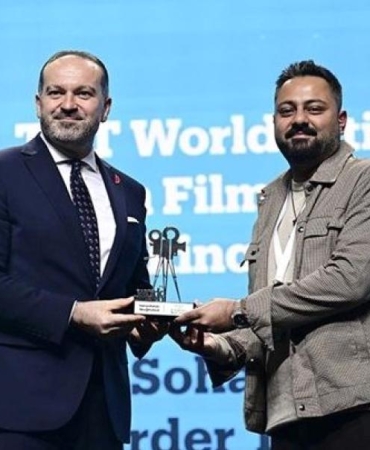 insanligin-kalbine-dokunan-anlar-6-insani-film-festivalinde-sasirtici-oduller-sahiplerini-buldu-UOd5ClMH.jpg