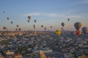 Kapadokya'da Sıcak Hava Balonlarıyla 10 Ayda 675 Bin Kişi Havalandı! Bu Büyüleyici Deneyimin Arkasındaki Gizem Nedir? 4 kapadokyada-sicak-hava-balonlariyla-10-ayda-675-bin-kisi-havalandi-bu-buyuleyici-deneyimin-arkasindaki-wMmrirmT.jpg