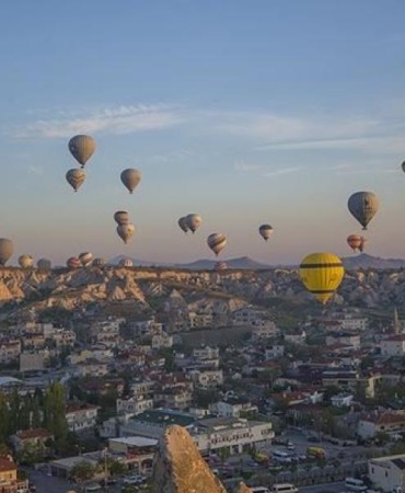 Kapadokya'da Sıcak Hava Balonlarıyla 10 Ayda 675 Bin Kişi Havalandı! Bu Büyüleyici Deneyimin Arkasındaki Gizem Nedir? 9 kapadokyada-sicak-hava-balonlariyla-10-ayda-675-bin-kisi-havalandi-bu-buyuleyici-deneyimin-arkasindaki-wMmrirmT.jpg