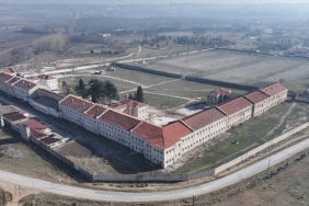 Mahmudiye Kışlası'nın Cezaevi Geçmişi: Kültür Merkezi Olma Yolunda Şok Edici Dönüşüm! 7 mahmudiye-kislasinin-cezaevi-gecmisi-kultur-merkezi-olma-yolunda-sok-edici-donusum-qbBWEl3C.jpg