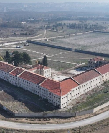Mahmudiye Kışlası'nın Cezaevi Geçmişi: Kültür Merkezi Olma Yolunda Şok Edici Dönüşüm! 9 mahmudiye-kislasinin-cezaevi-gecmisi-kultur-merkezi-olma-yolunda-sok-edici-donusum-qbBWEl3C.jpg