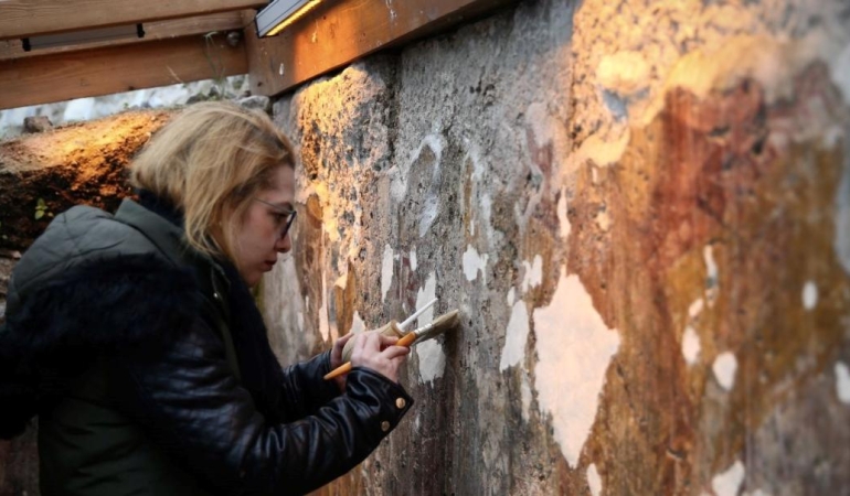 meryem-ve-cocuk-isa-freski-restore-edildi-sanat-tarihinin-gizli-kalmis-hazinesi-ortaya-cikiyor-URQIQrSw.jpg